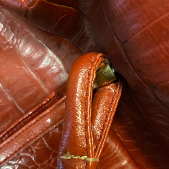 Bueno red faux leather travel bag - Picture 9 of 16